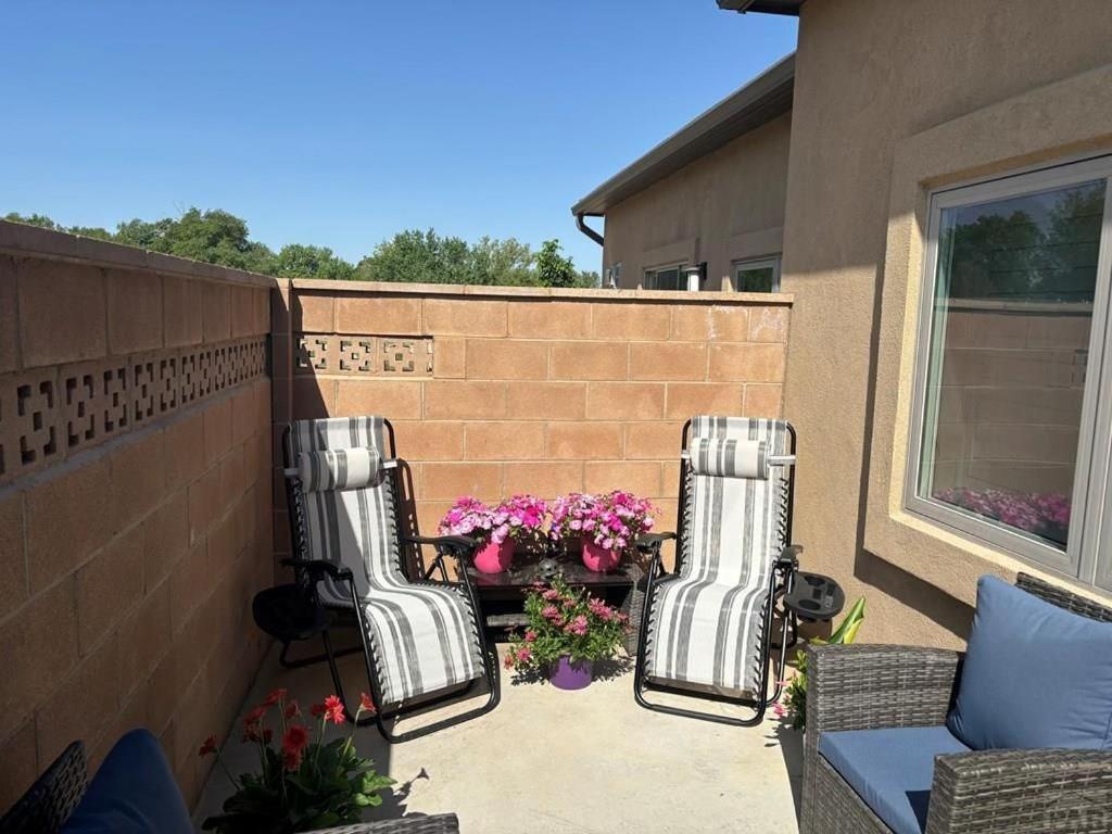 Townhome Modern Pueblo Exterior photo